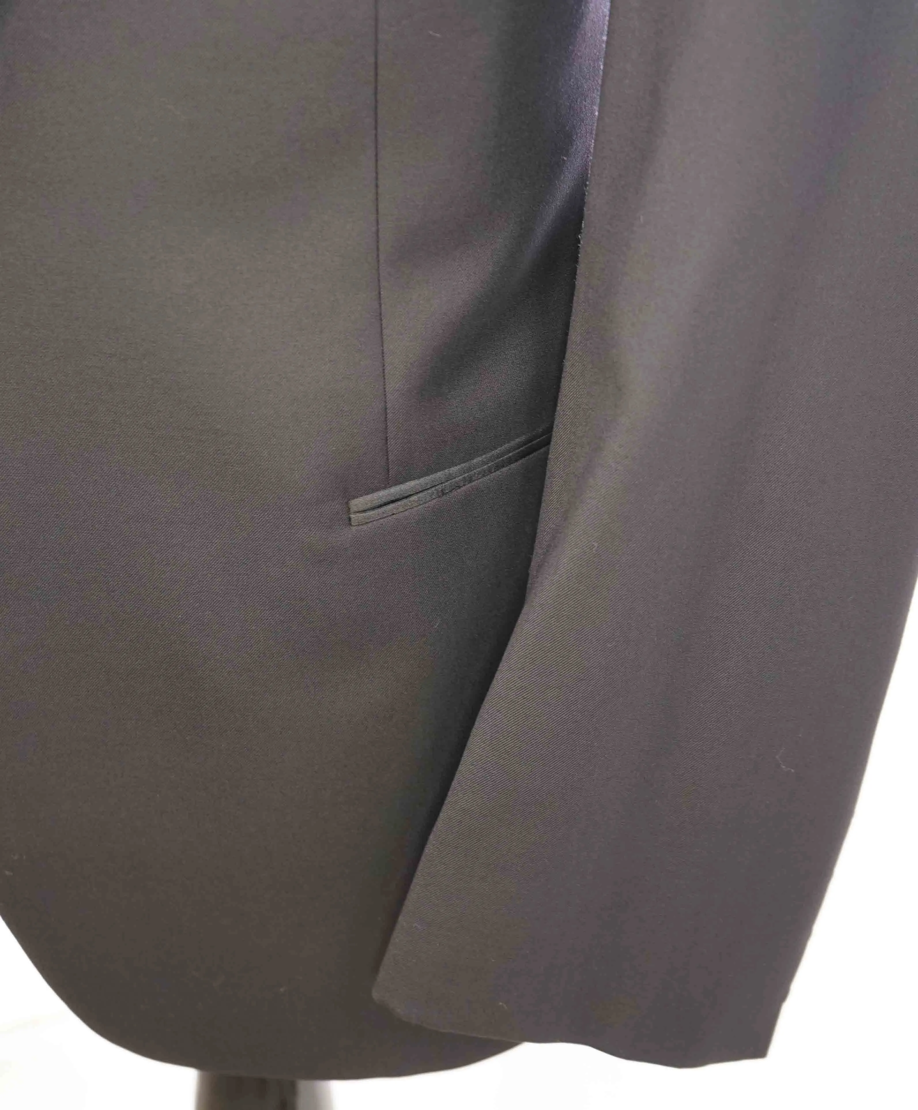 $3,995 GIORGIO ARMANI - "SOFT" Black SILK LINED 160's Peak Lapel Tuxedo - 38S