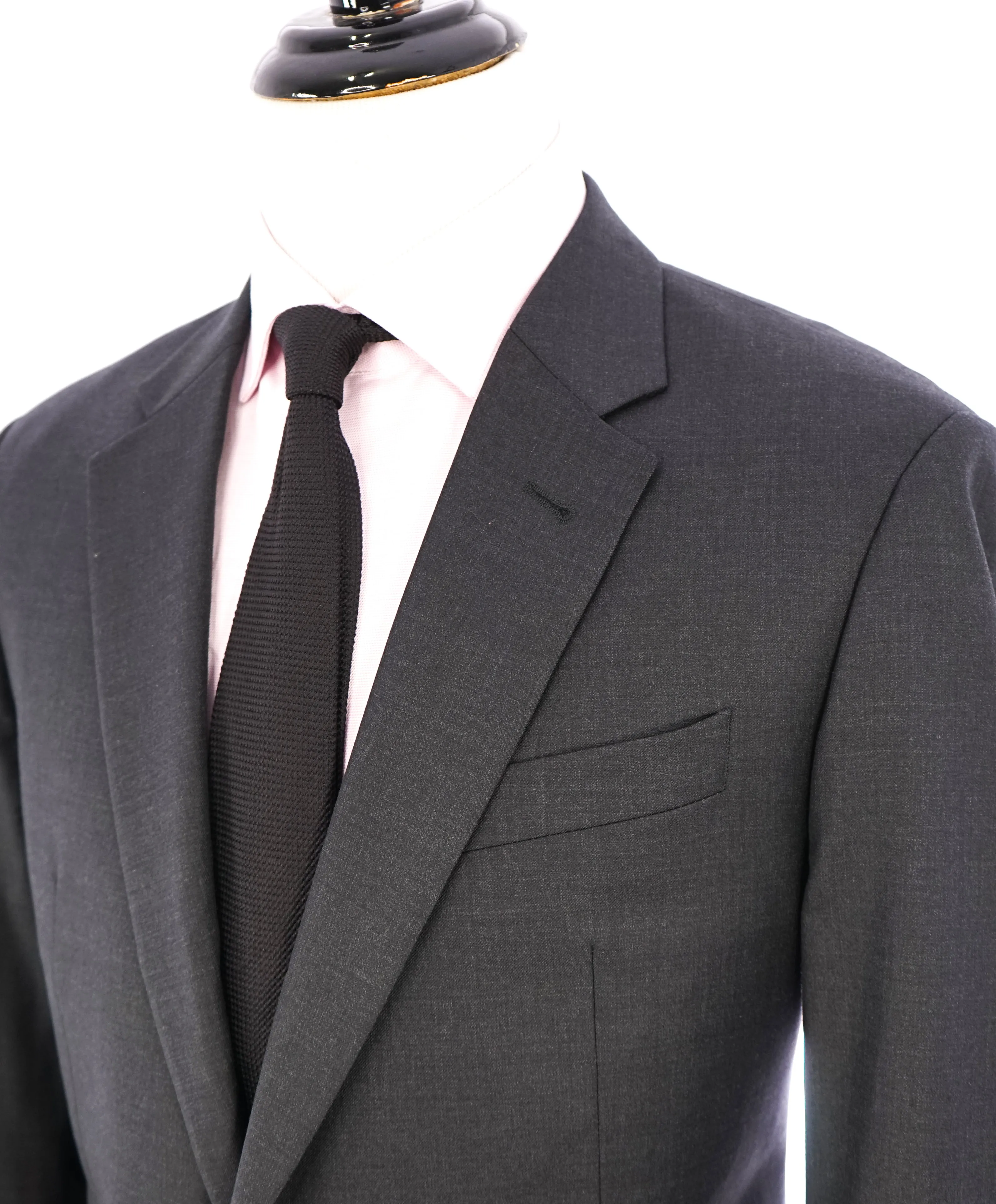 ARMANI COLLEZIONI - Classic Gray Charcoal Notch Lapel Suit - 46R