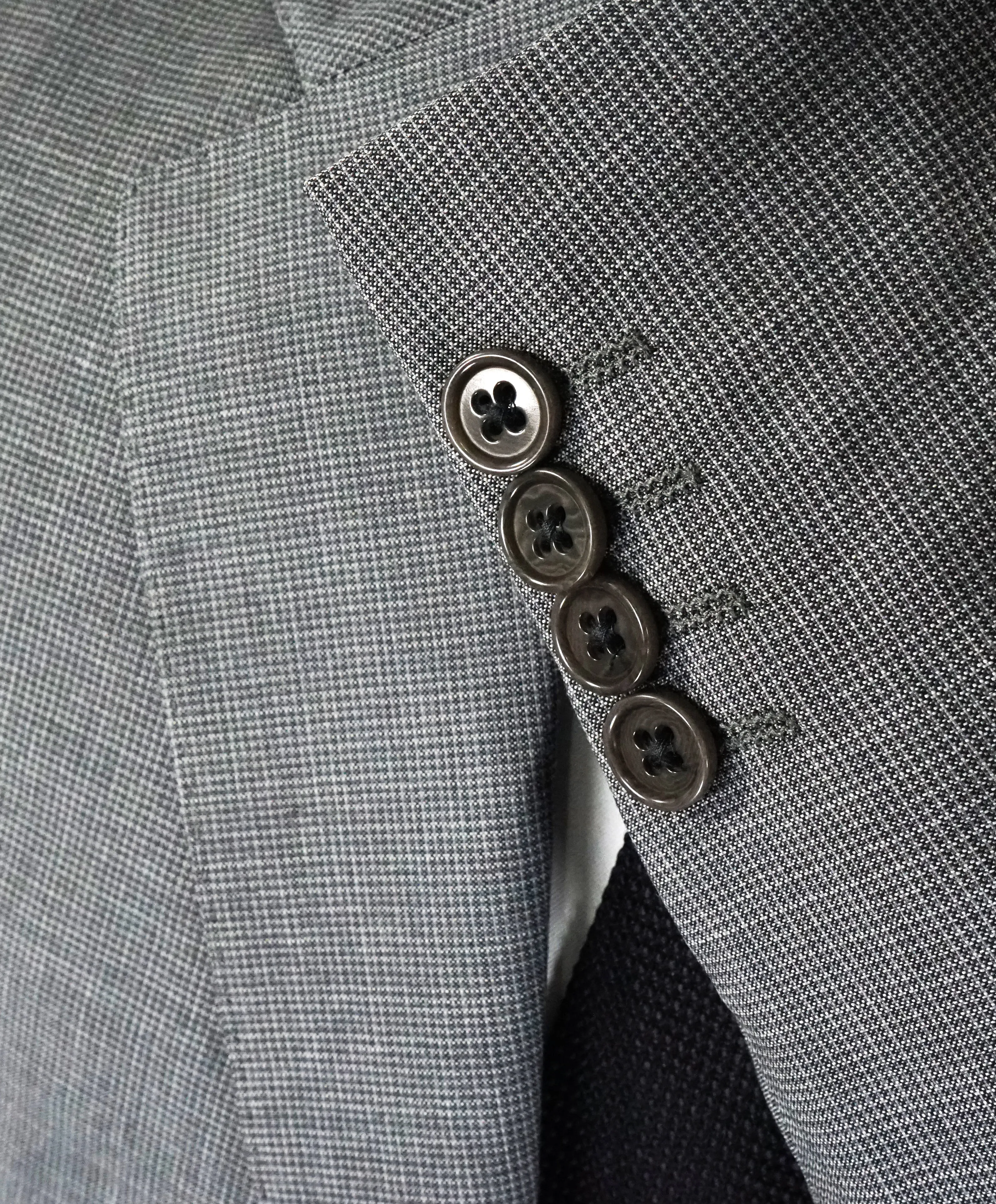 ARMANI COLLEZIONI - “G Line” Gray Micro Check Plaid Notch Lapel Blazer - 46R