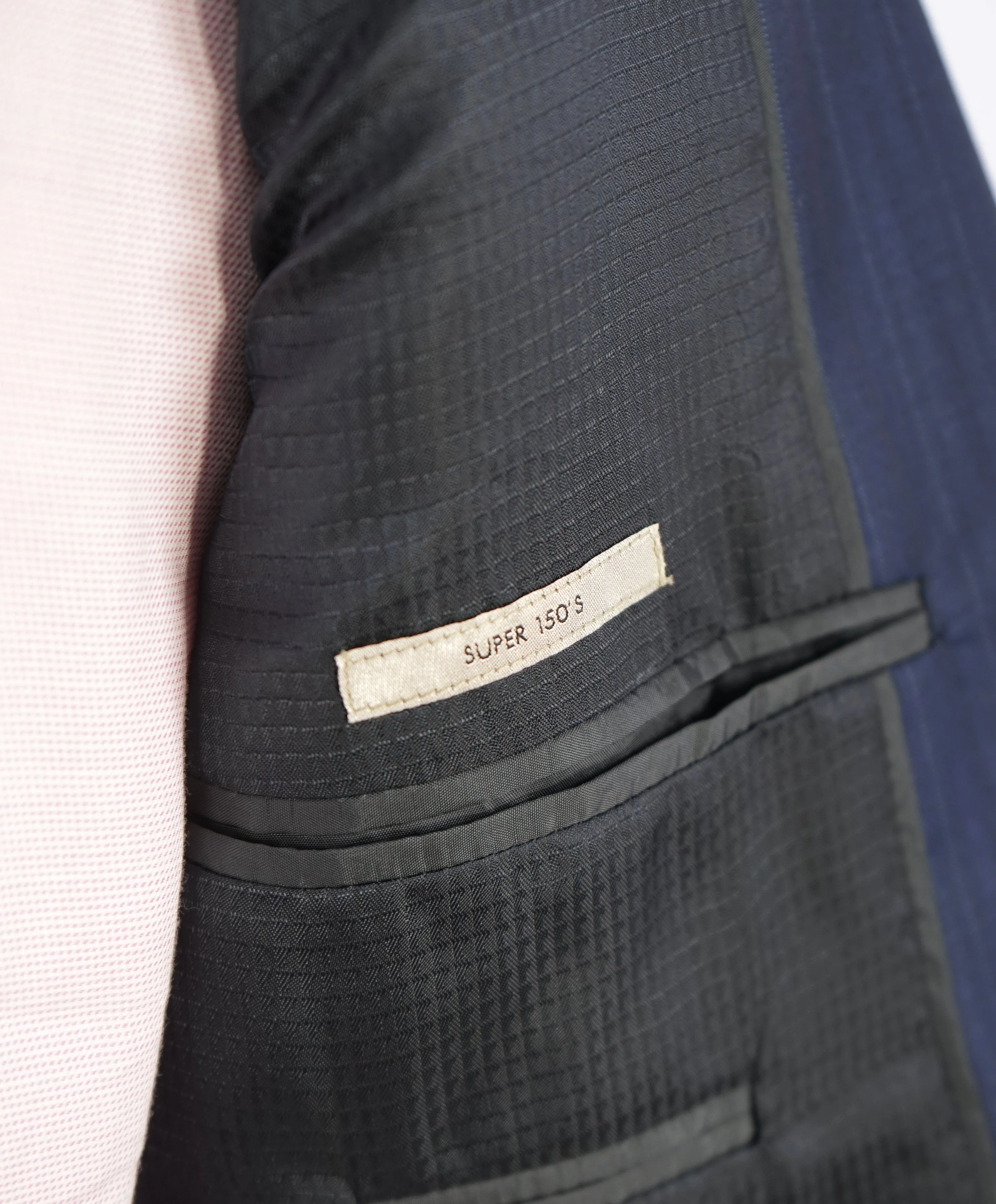 ARMANI COLLEZIONI - "EXECUTIVE Collection" Blue Stripe Super 150's Suit- 40R