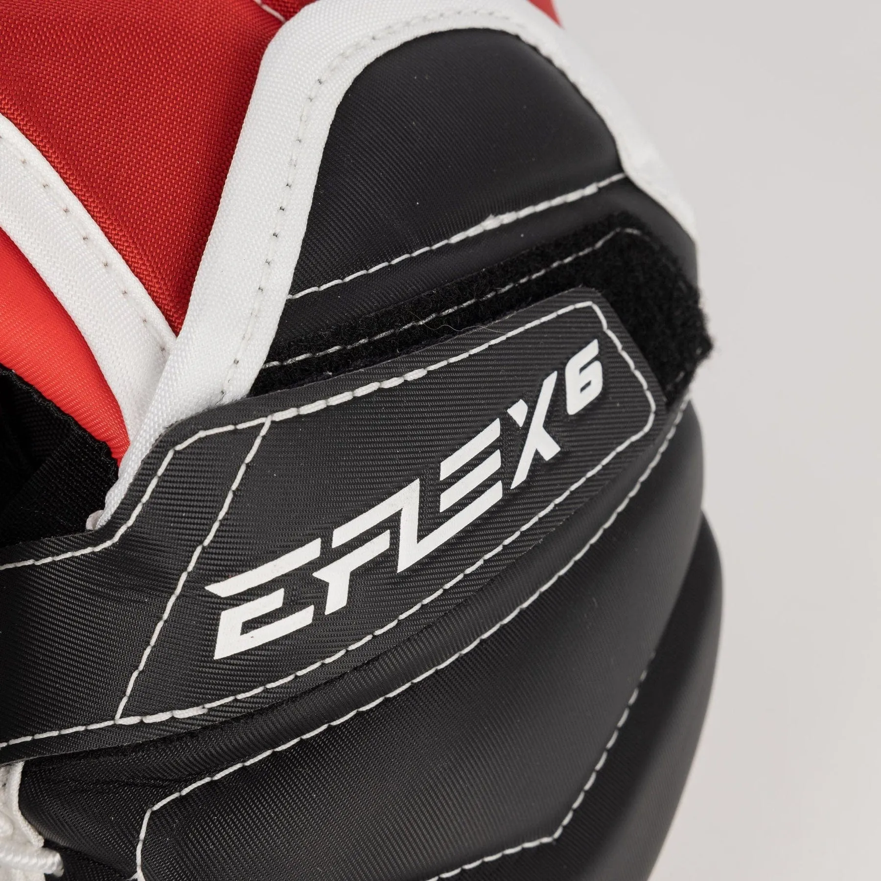 CCM Extreme Flex 6 Senior Goalie Catcher - 580 Degree