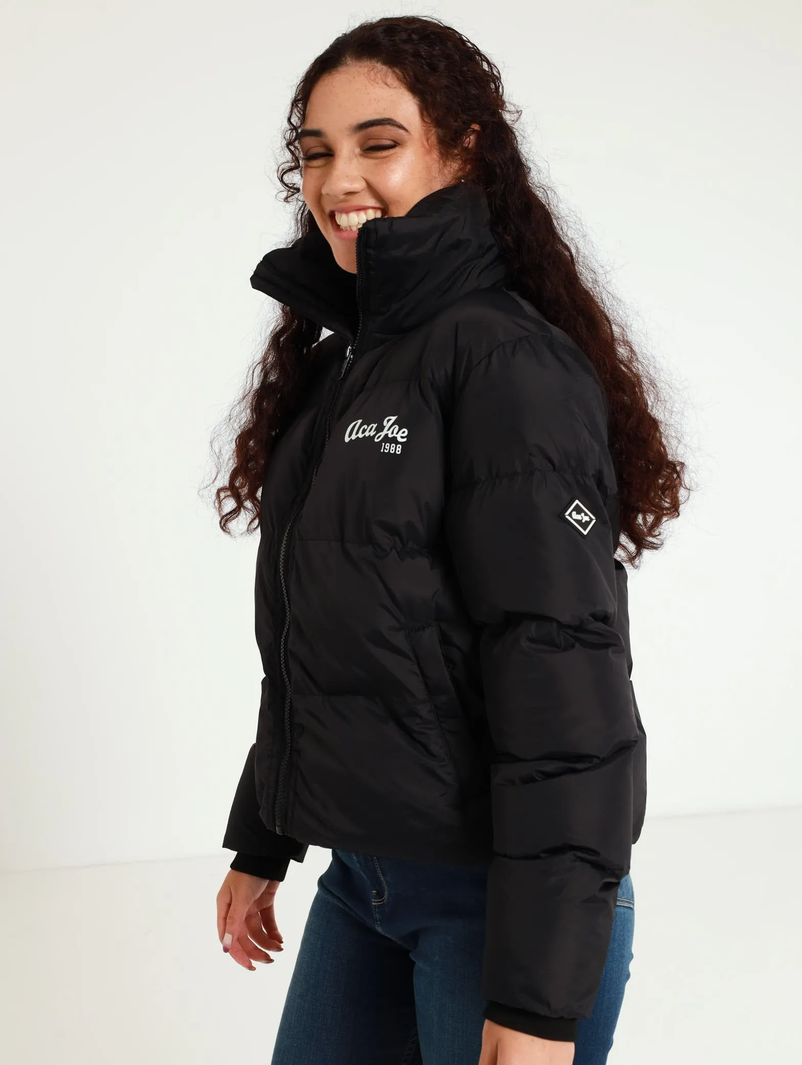 Cropped Embroidery Logo Puffer Jacket  - Black