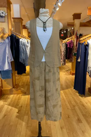 Cropped Pants with Darts