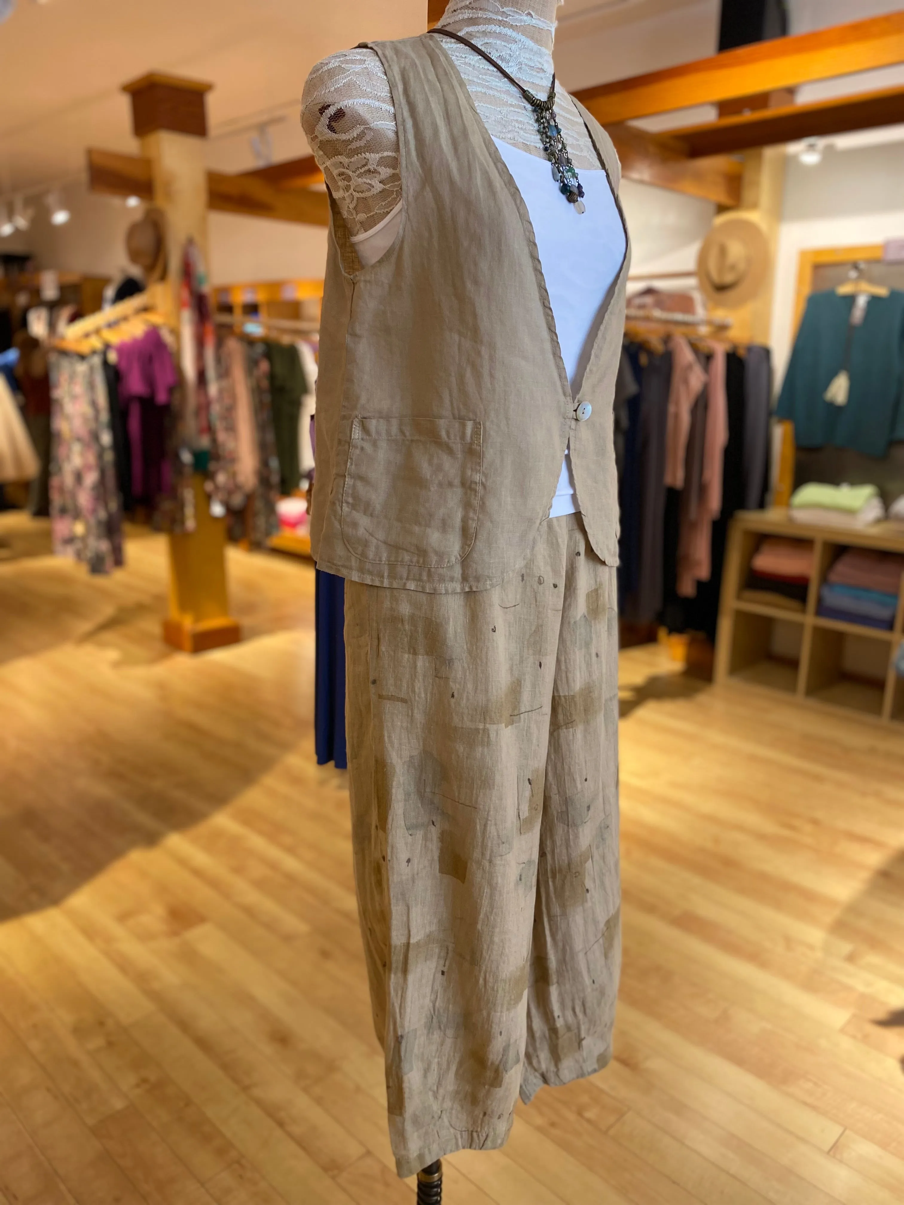 Cropped Pants with Darts