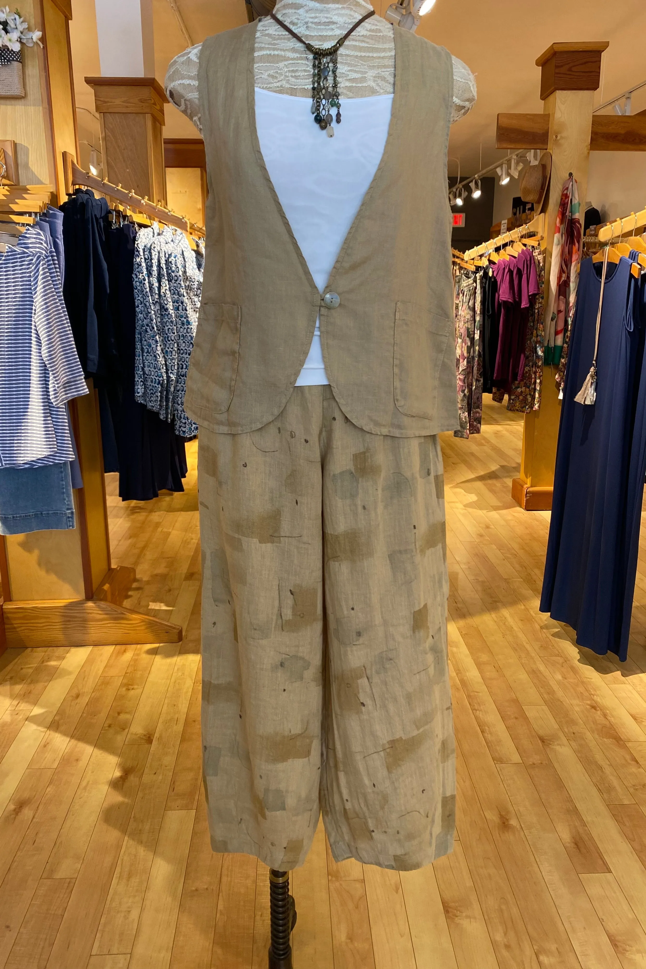 Cropped Pants with Darts