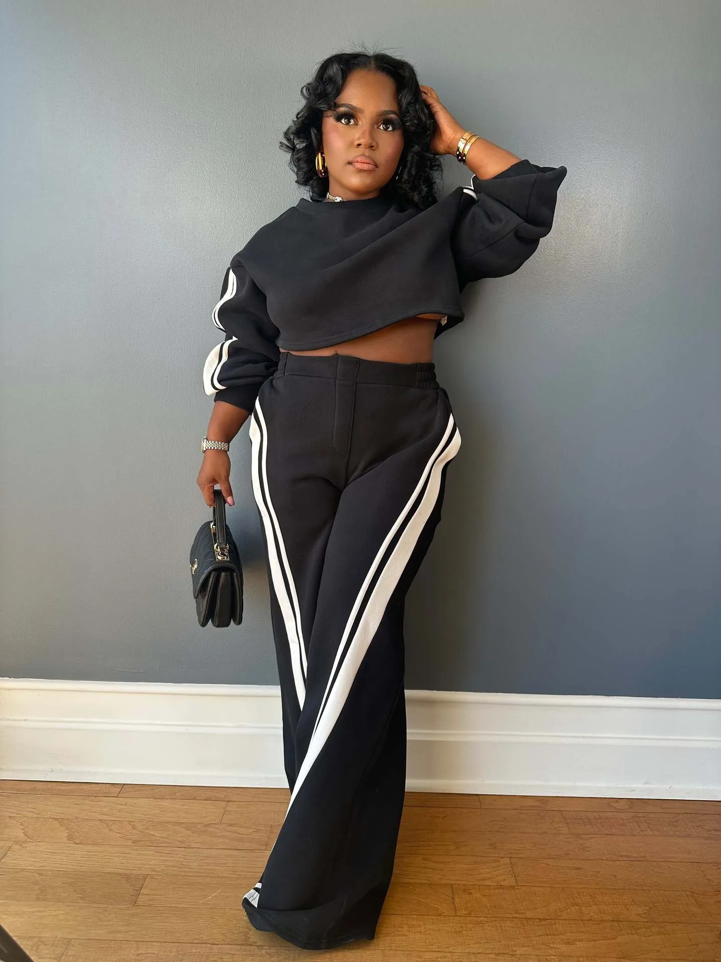 Effortlessly Chic Striped Two-Piece Set with Cropped Top and Wide-Leg Pants