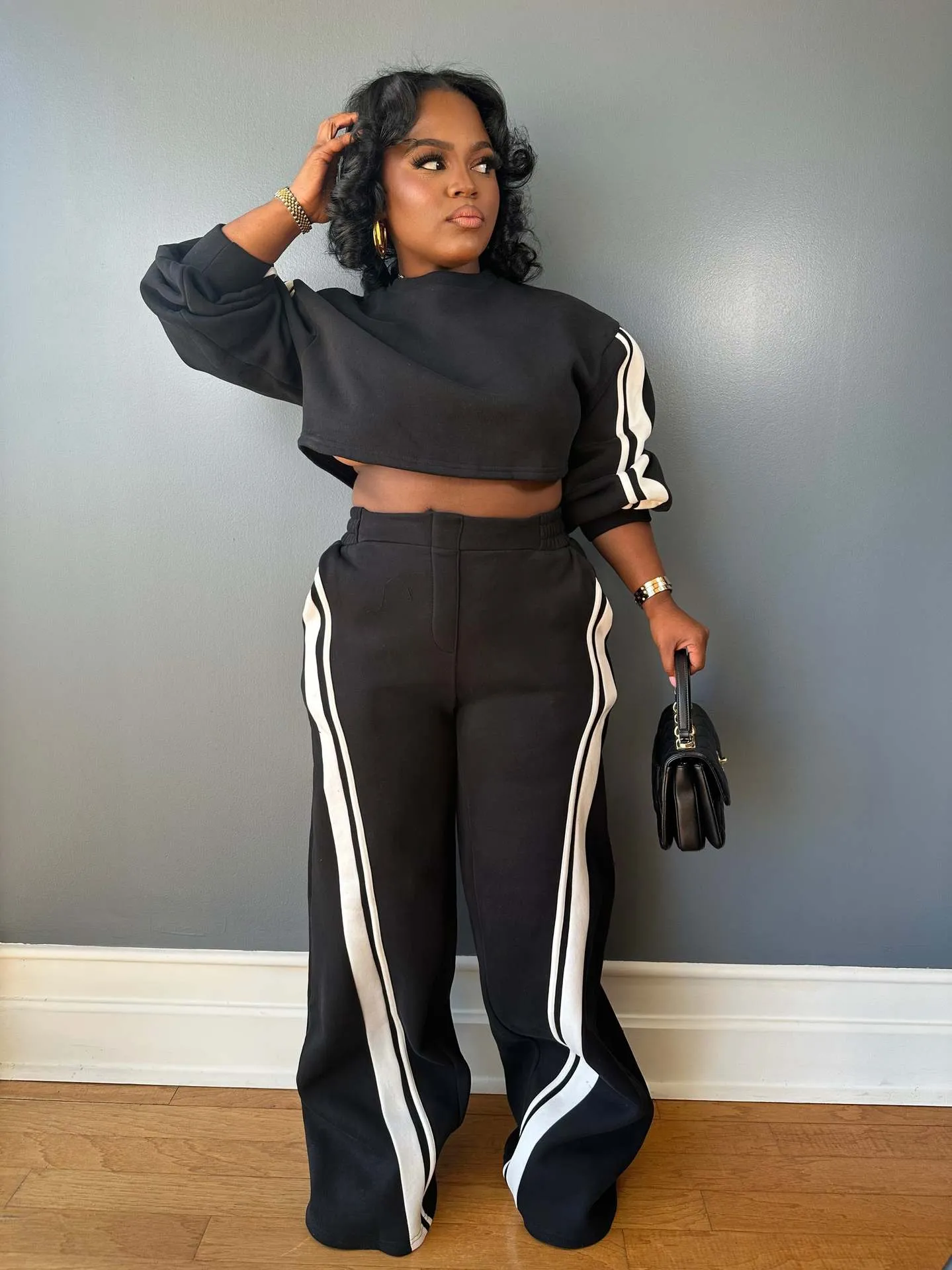 Effortlessly Chic Striped Two-Piece Set with Cropped Top and Wide-Leg Pants