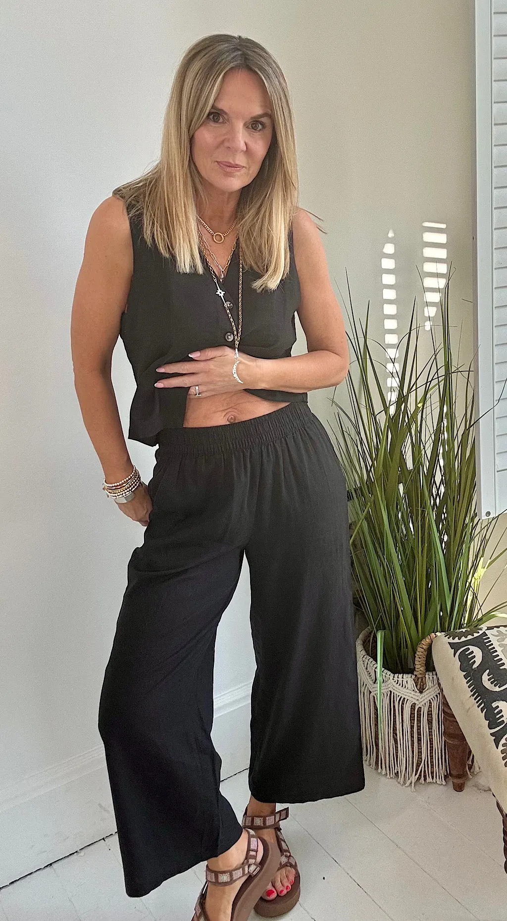 Falakka Linen Crop Pants Black