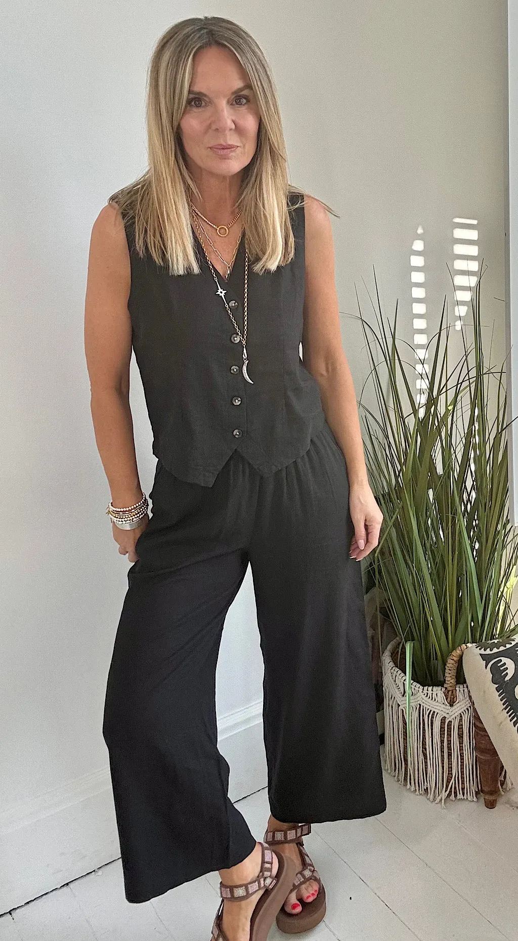 Falakka Linen Crop Pants Black