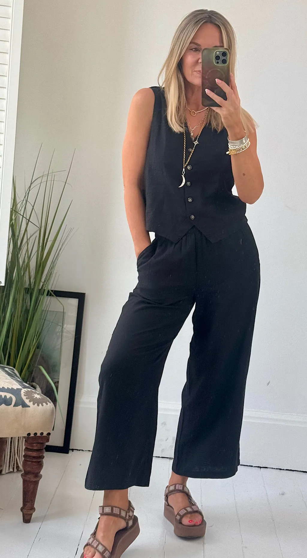 Falakka Linen Crop Pants Black