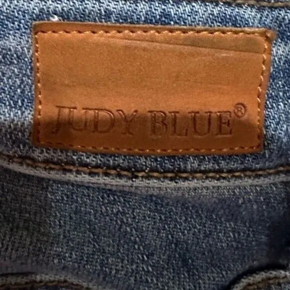 Judy Blue blue jean cropped pants