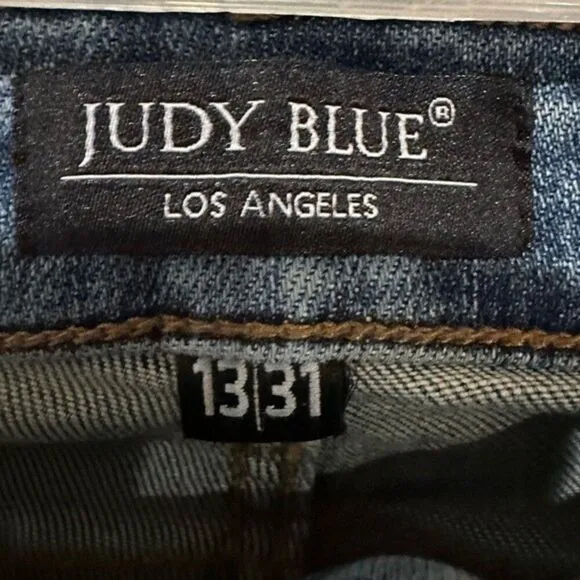 Judy Blue blue jean cropped pants