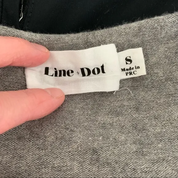 Line &amp; Dot Gray Soft Deep V-Neck Cropped Sweater Size Small