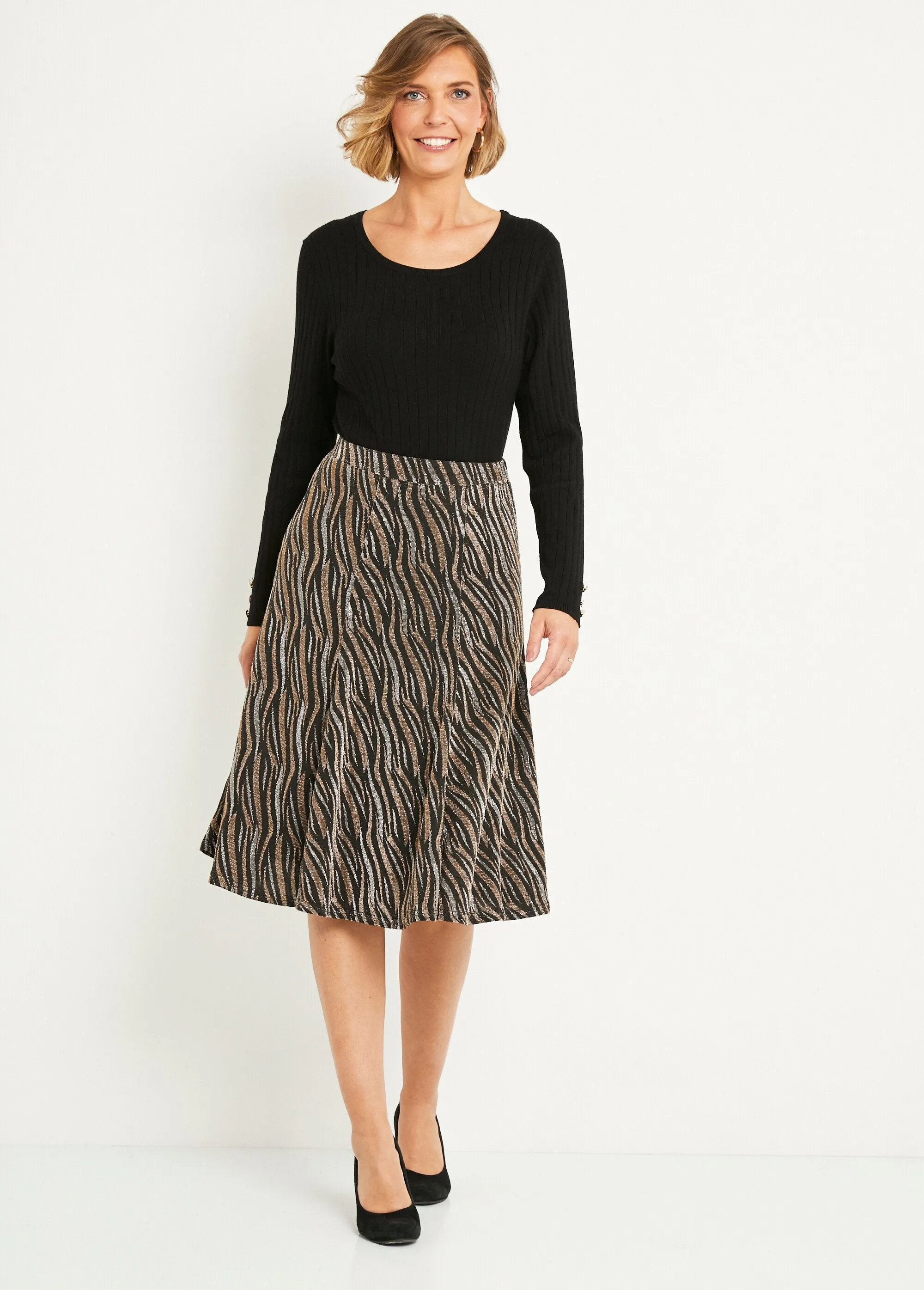 Mid-length flared skirt in shiny jacquard knit