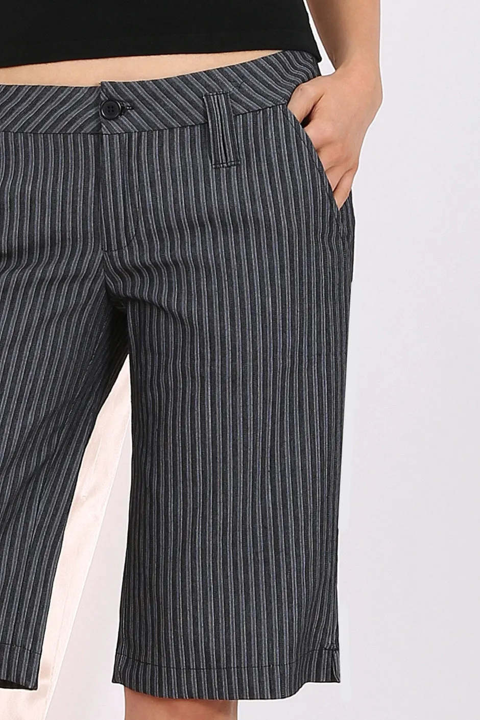 MISS PINKI Nadia Cropped Pants in Grey