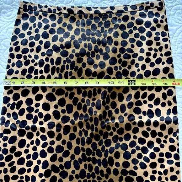 Moschino Leopard Print Pencil Fishtail Skirt in Brown and Tan/Khaki Size 6 US