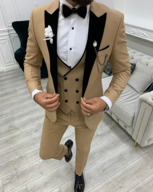 New Arrival Khaki Best Fitting Three Pieces Peaked Lapel Prom Men Suits