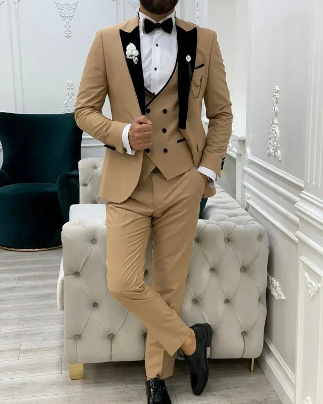 New Arrival Khaki Best Fitting Three Pieces Peaked Lapel Prom Men Suits