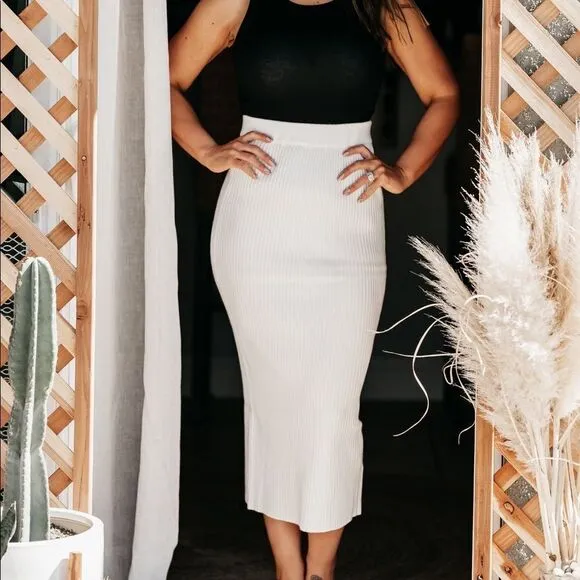 Off white fitted midi skirt bridal shower wedding ribbed cute S M