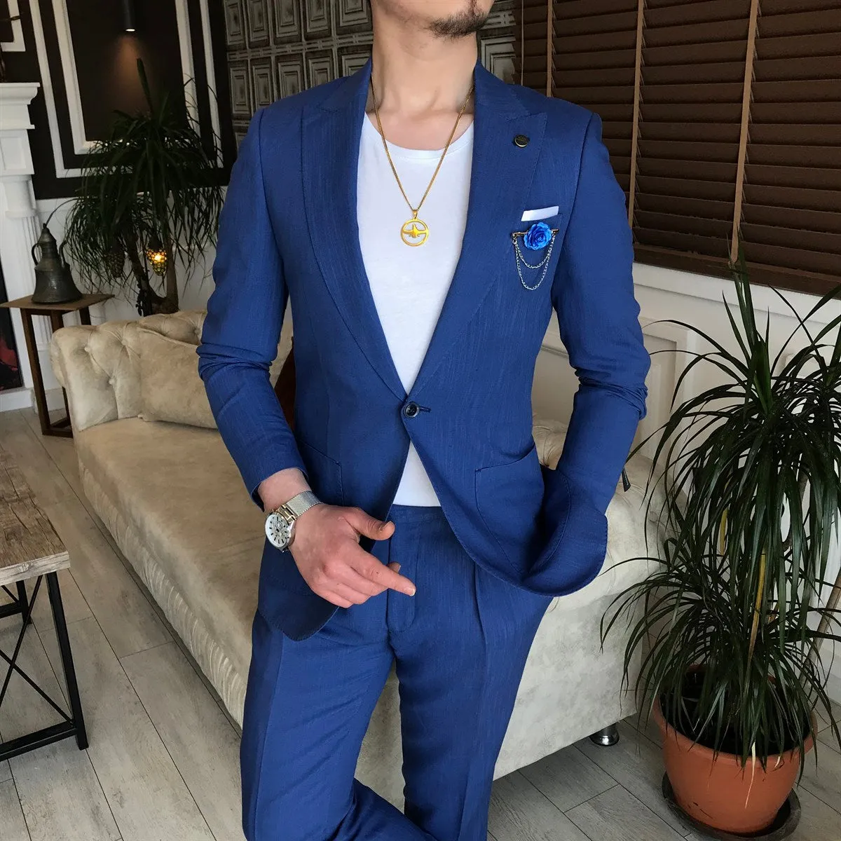 Royal Blue Slim Fit Fashion Peaked Lapel Prom Men Suit