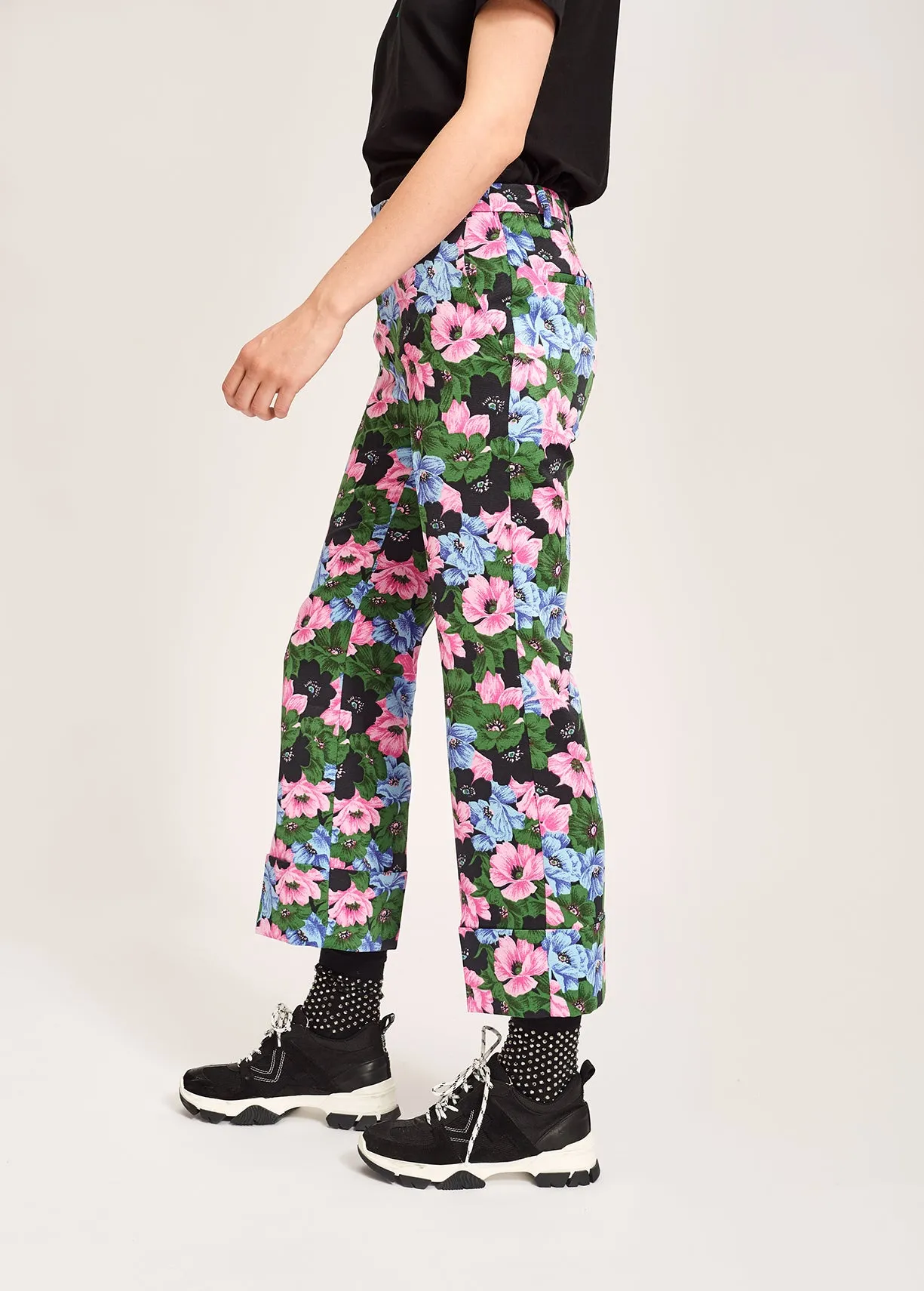 Short flared pants
