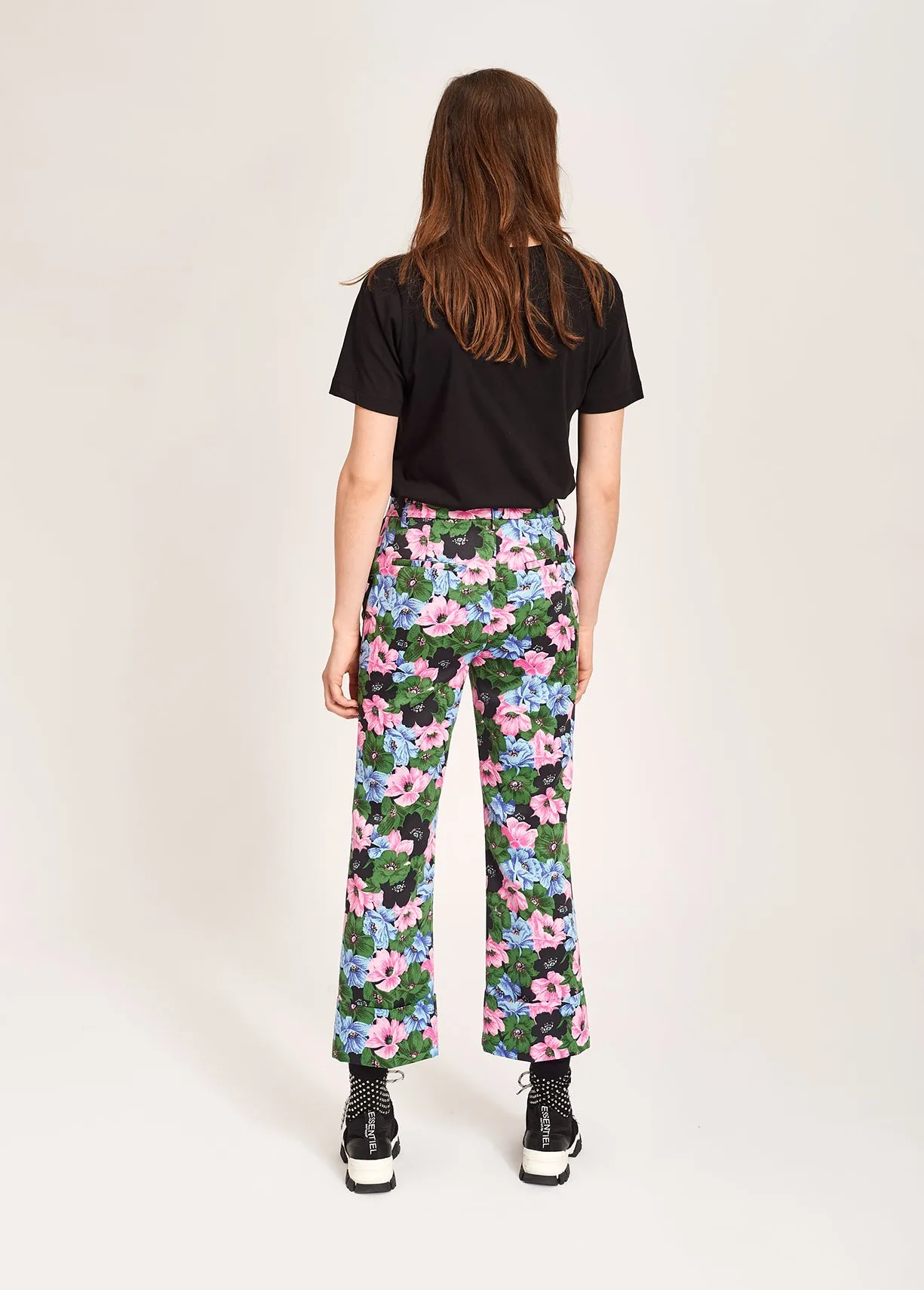 Short flared pants