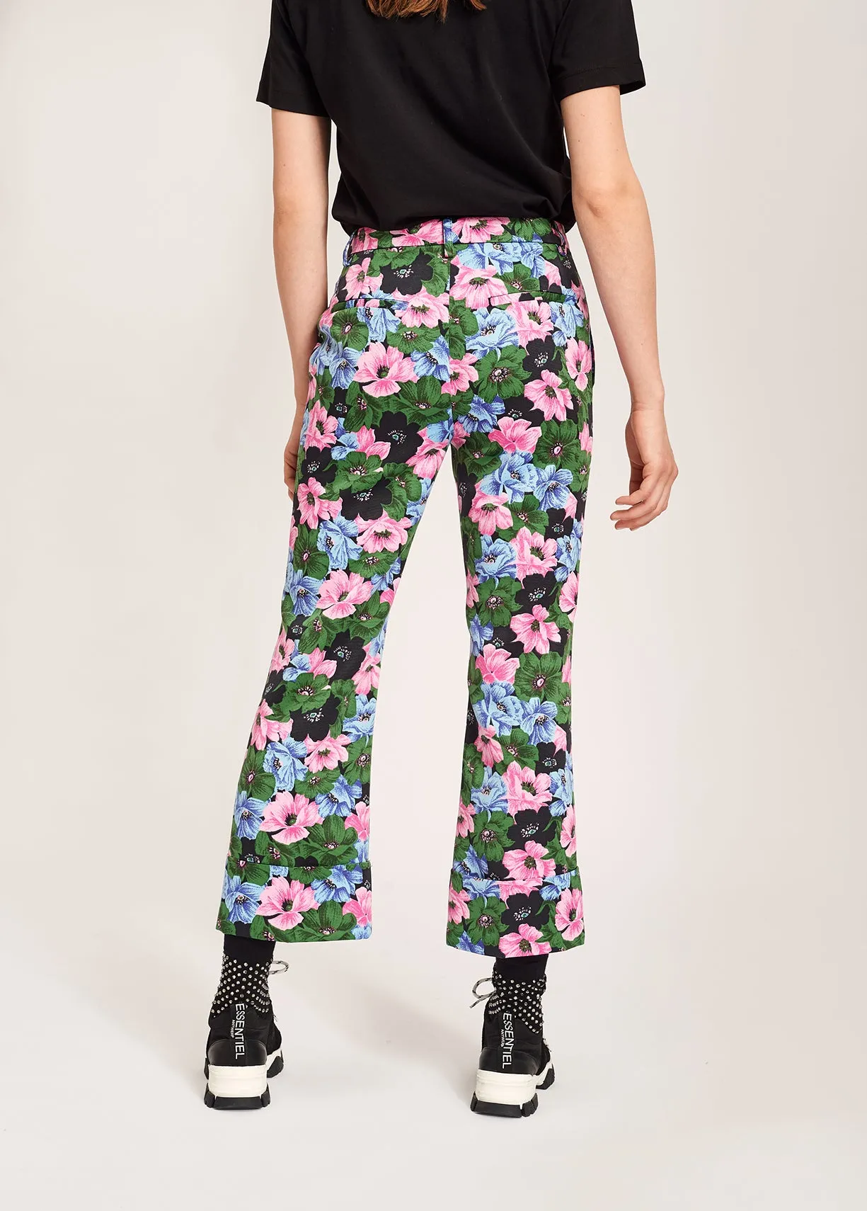 Short flared pants