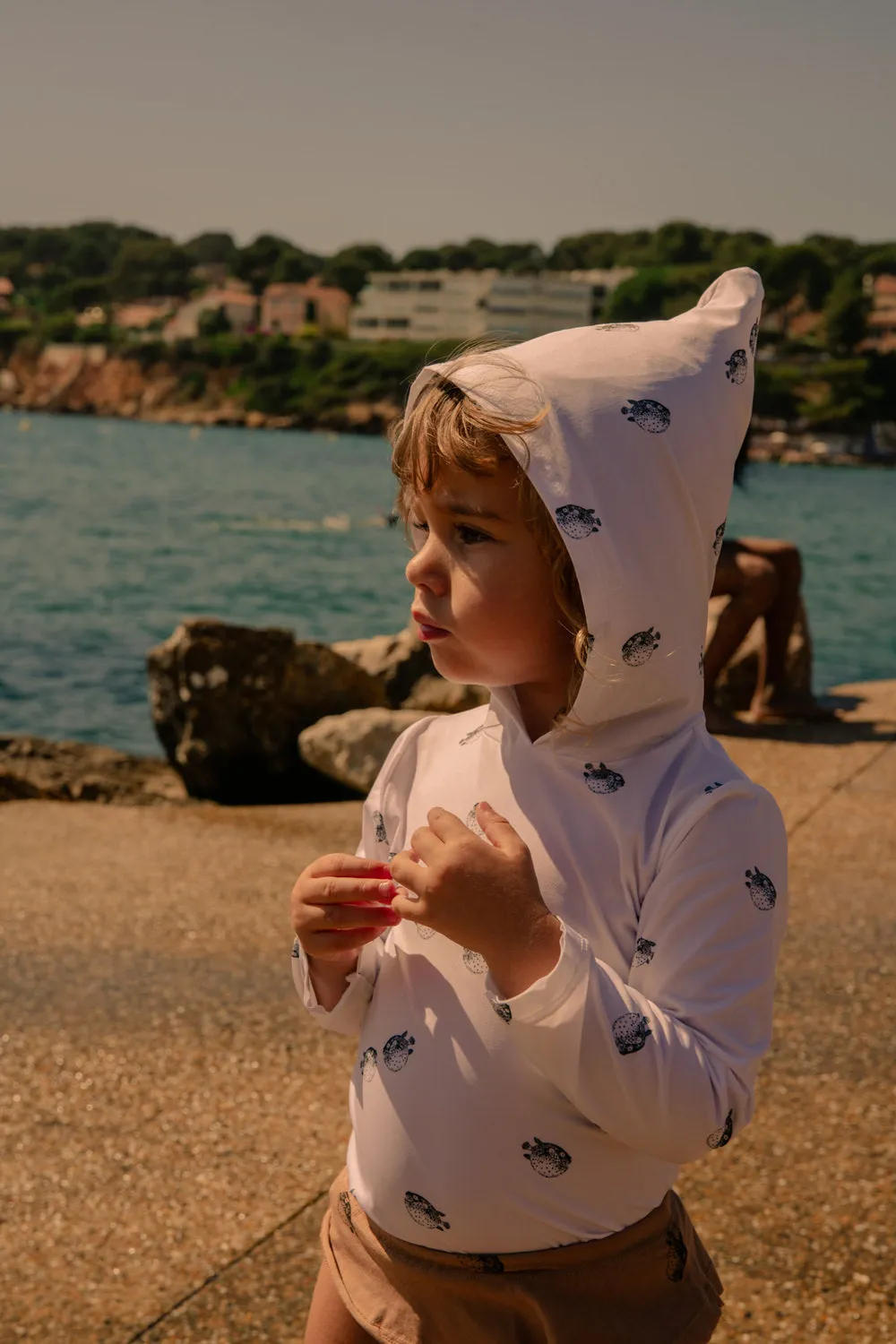 T-Shirt de Bain Anti-UV à Manches Longues et Capuche Janeiro Poisson Boule Blanc