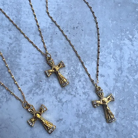 The Cross Pendant Necklace
