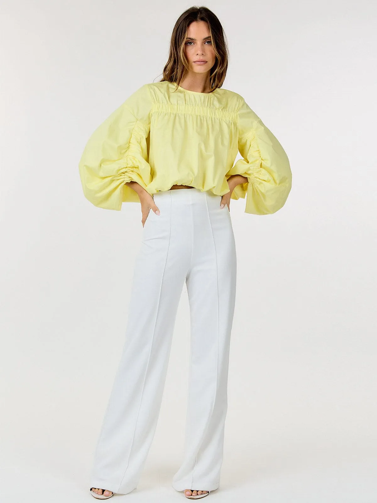 WOMEN'S LONG RUCHED SLEEVE DETAILED CROP TOP