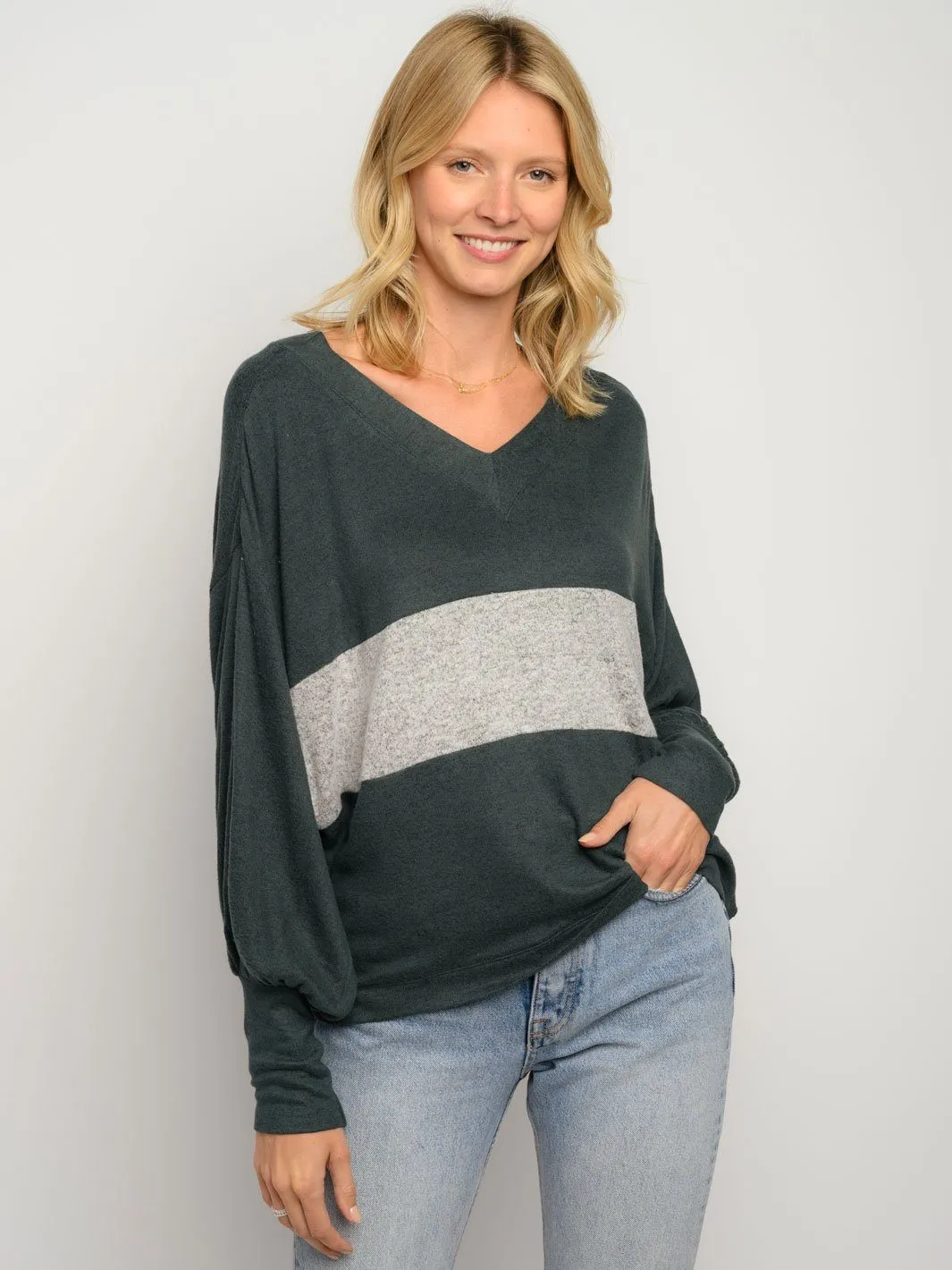 WOMEN'S V-NECK COLOR BLOCK LONG SLEEVE TOP