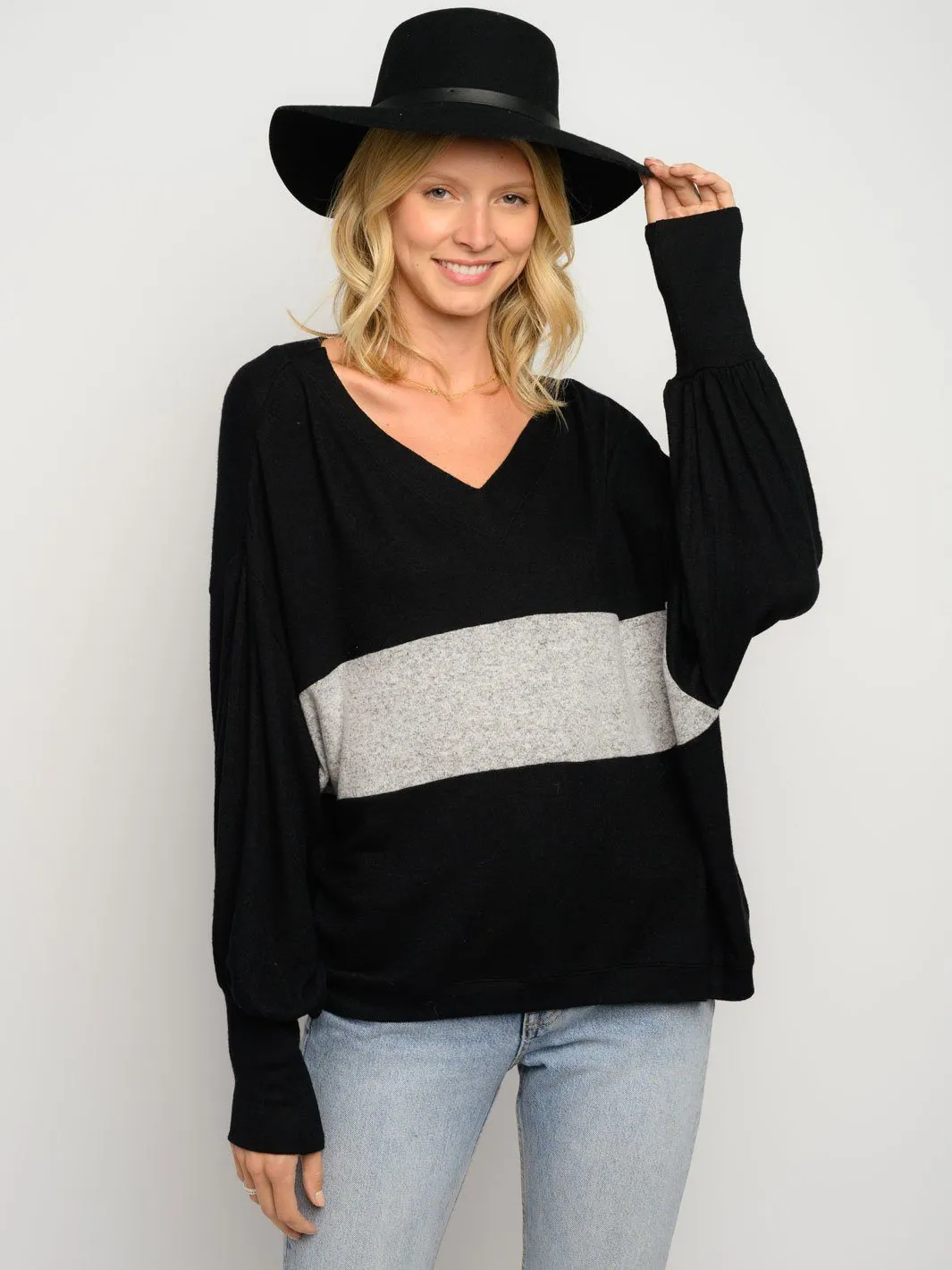 WOMEN'S V-NECK COLOR BLOCK LONG SLEEVE TOP