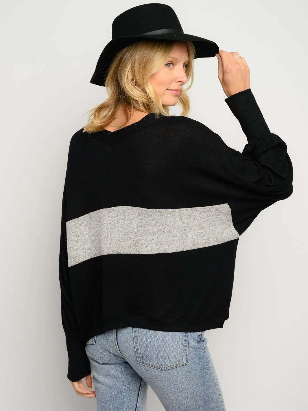 WOMEN'S V-NECK COLOR BLOCK LONG SLEEVE TOP