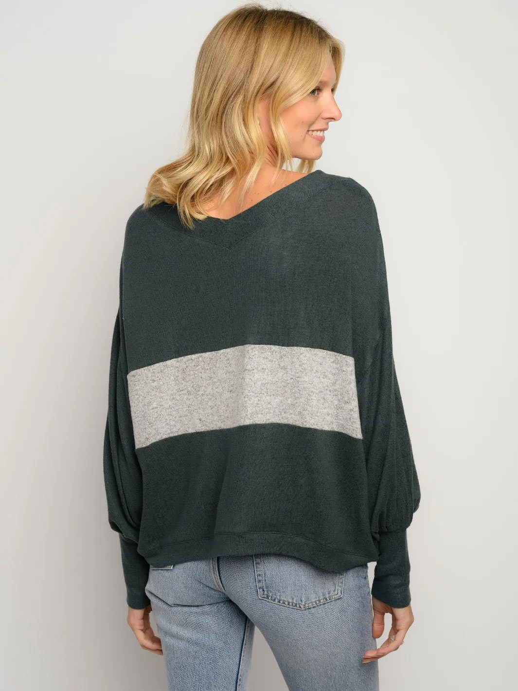 WOMEN'S V-NECK COLOR BLOCK LONG SLEEVE TOP