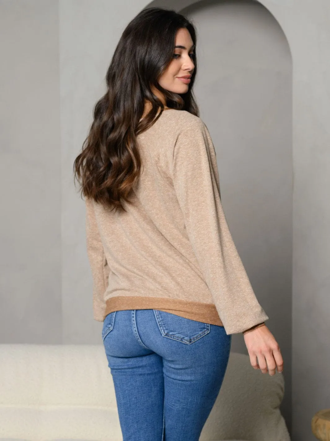 WOMEN'S V-NECK COLORBLOCK LONG SLEEVE TOP