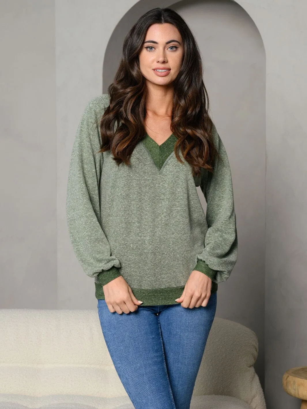 WOMEN'S V-NECK COLORBLOCK LONG SLEEVE TOP