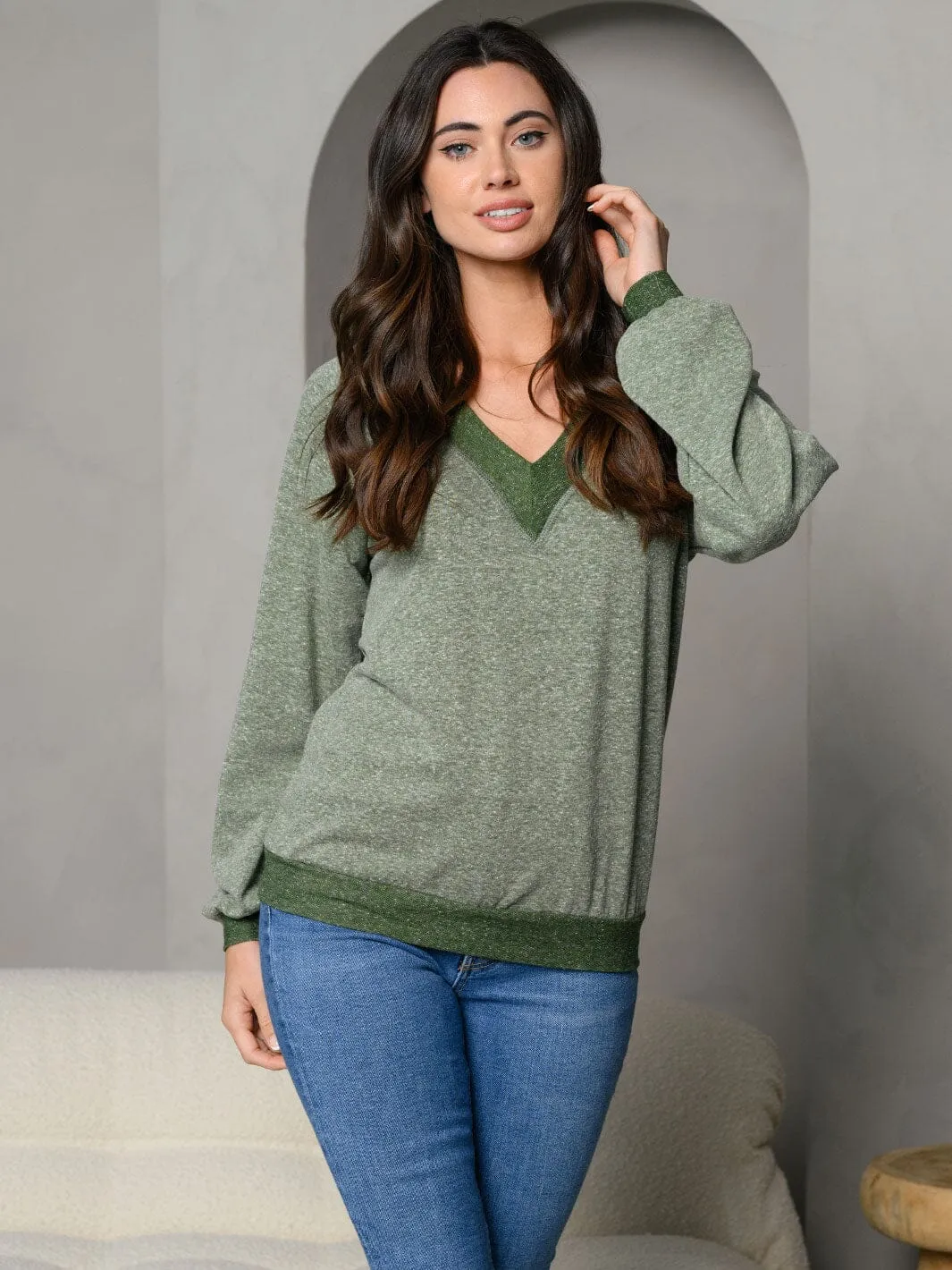 WOMEN'S V-NECK COLORBLOCK LONG SLEEVE TOP